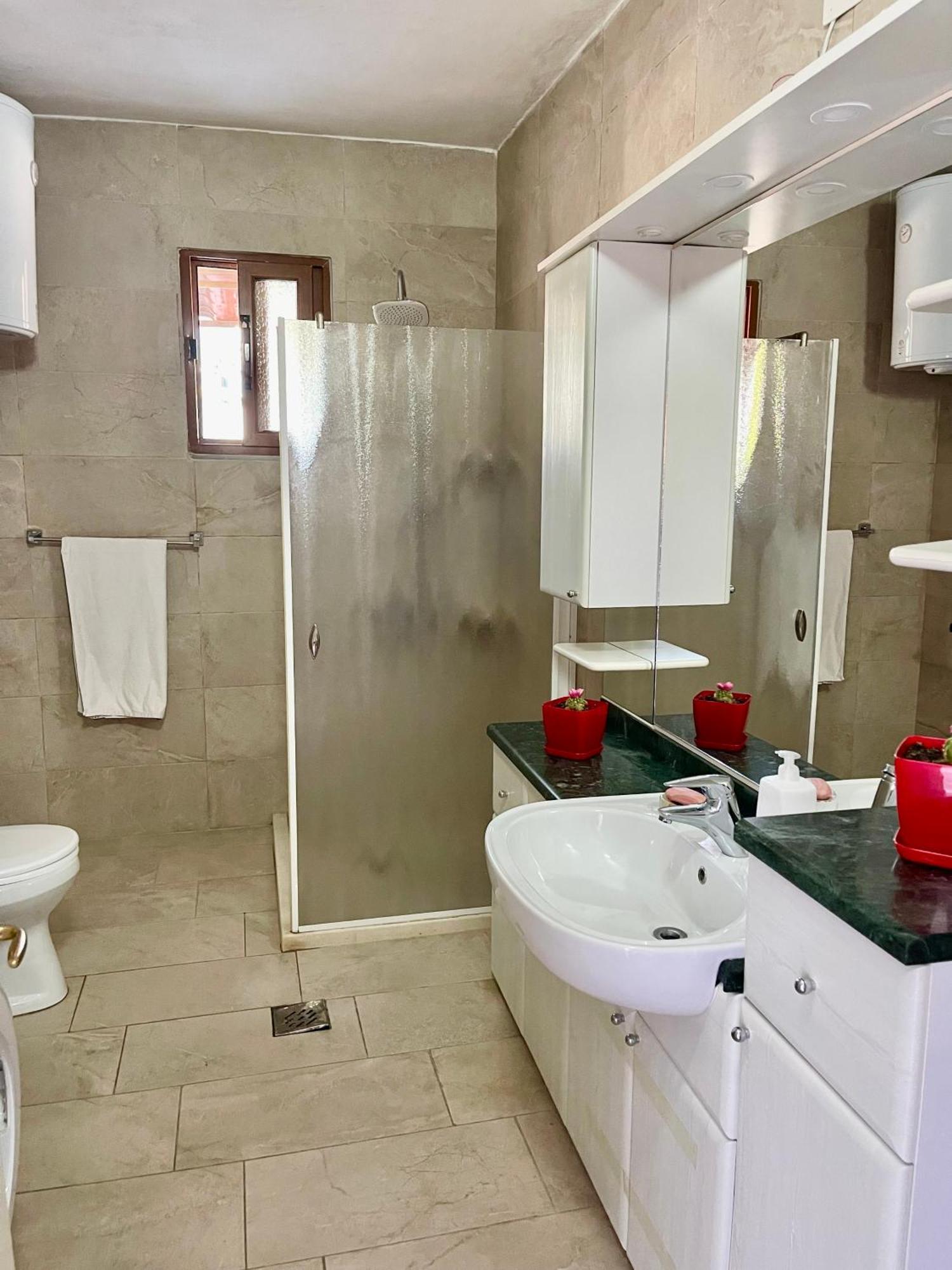 Guest House Dea Vlorë Exteriör bild