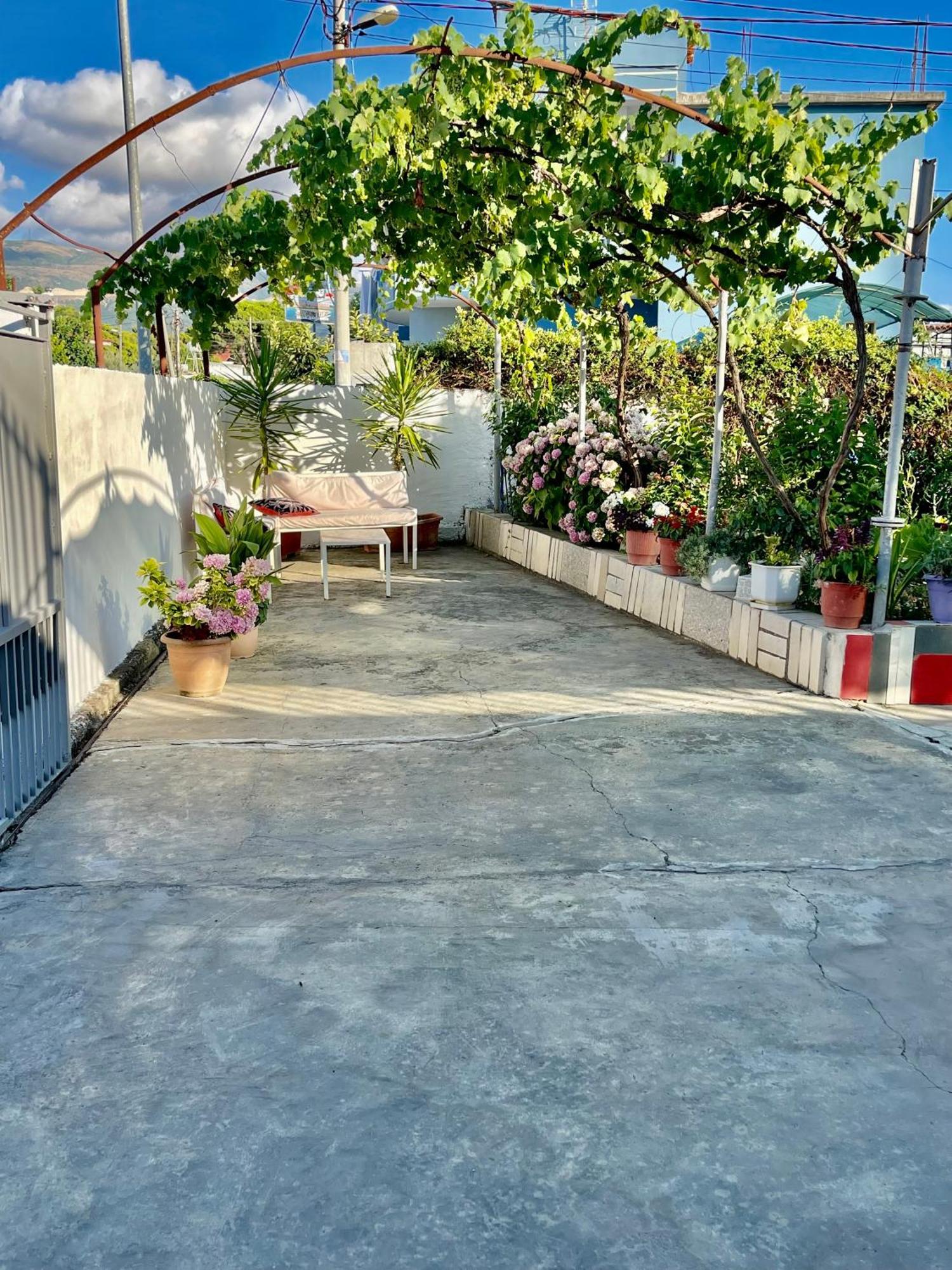 Guest House Dea Vlorë Exteriör bild