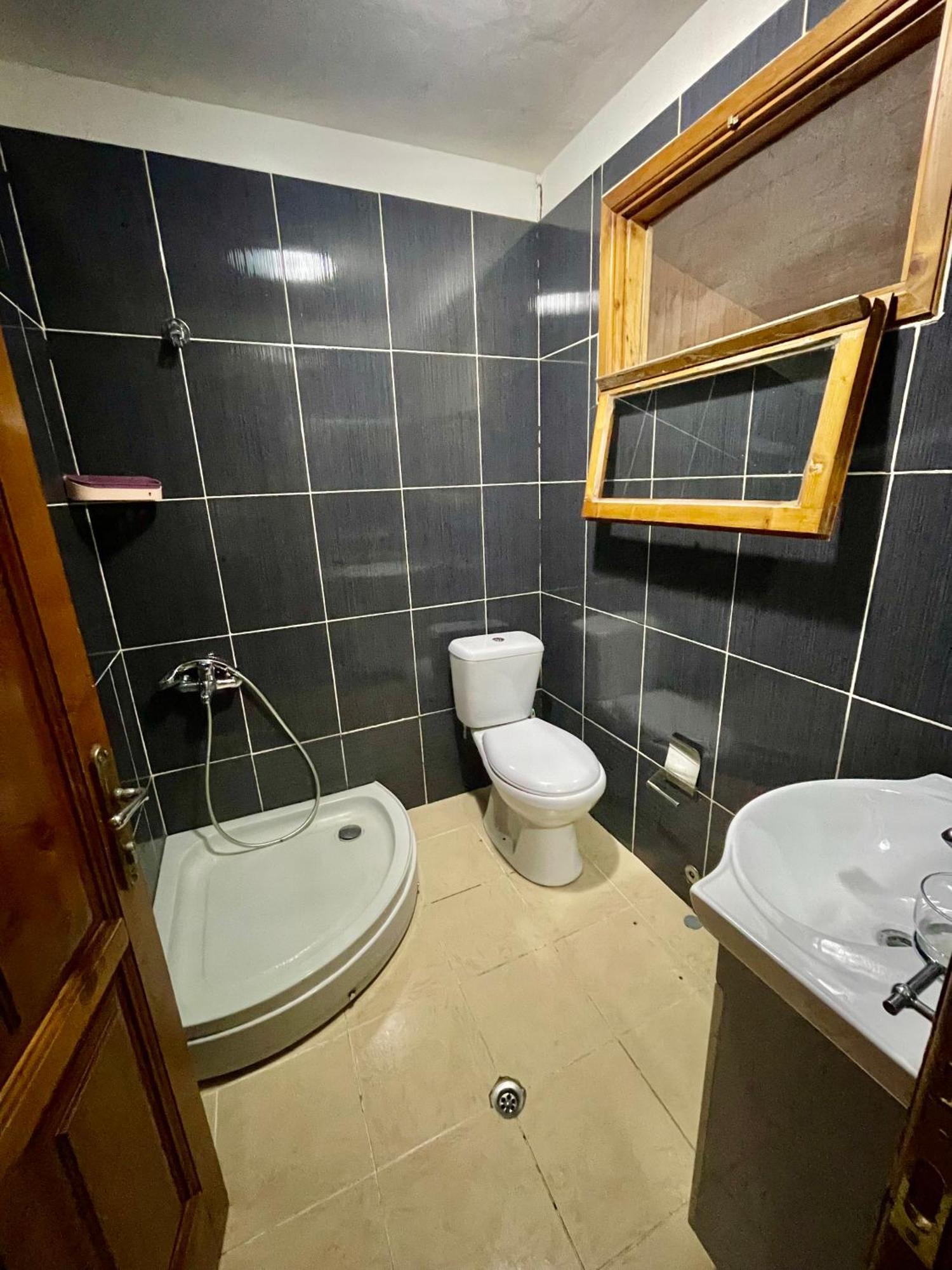 Guest House Dea Vlorë Exteriör bild